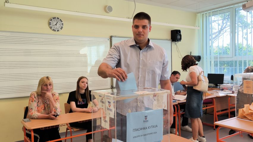 Александар Шешељ гласао у Земуну